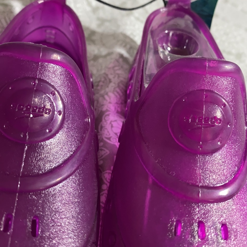 Size 5/6 Kids water shoes - Picture 7 of 10
